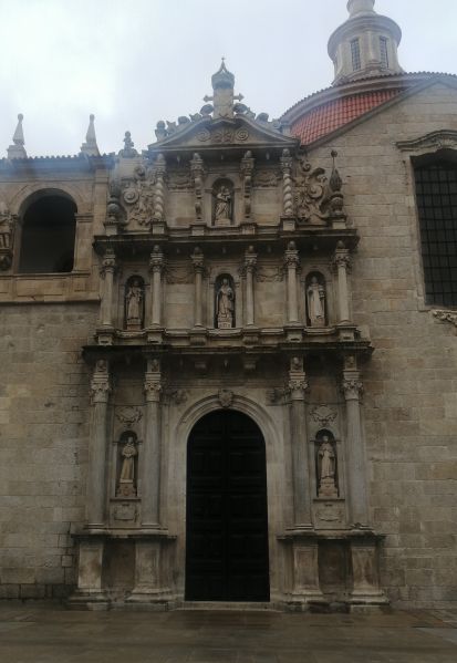 Ficheiro:Pórtico lateral.jpg