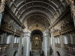 Vista do interior da Igreja de São Bento da Vitória. Fotografia capturada a partir do coro alto.