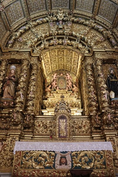 Ficheiro:Retábulo-mor da igreja.jpg