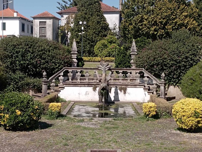 Ficheiro:Chafariz do dragão .jpg