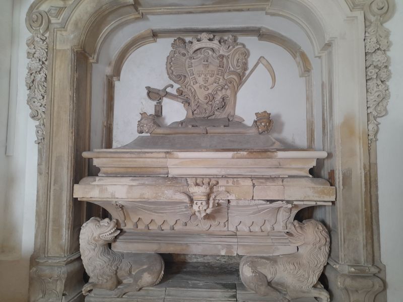 Ficheiro:Túmulo D. Gabriel de Lencastre.jpg