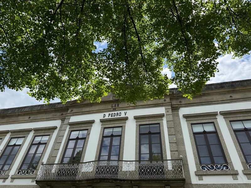 Ficheiro:Fachada atual Lar D. Pedro V .jpg