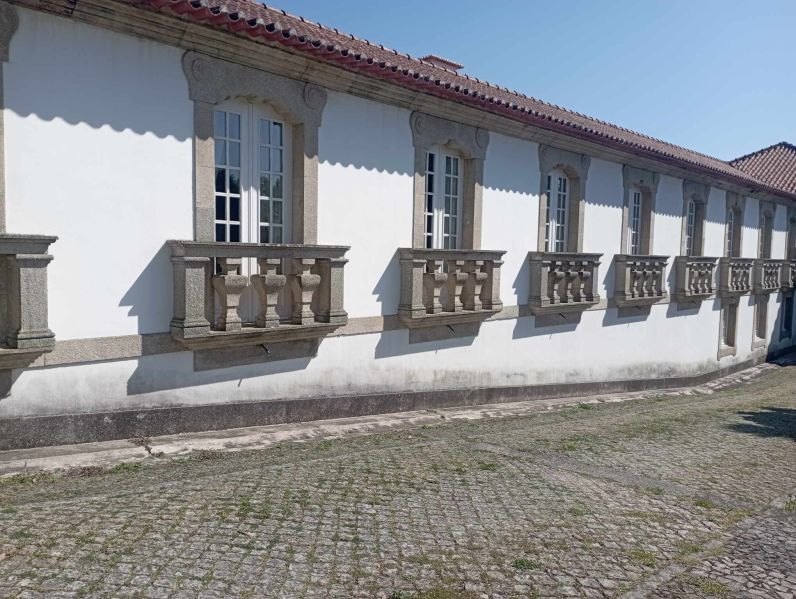Ficheiro:Pormenor das janelas.jpg