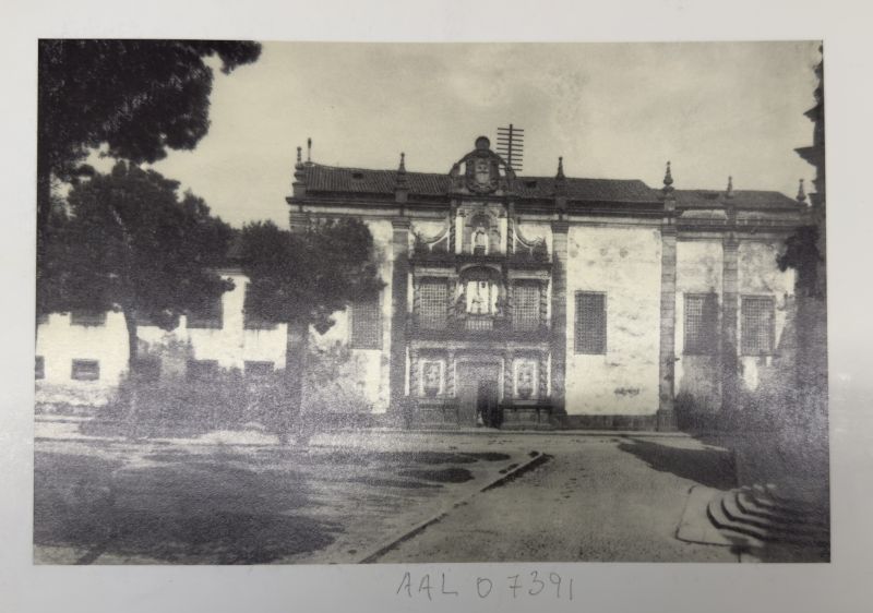 Ficheiro:Fachada nobre da Igreja dos Remédios.jpeg