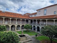 Vista do claustro do Lar Conde de Agrolongo, antigo Convento do Salvador de Braga